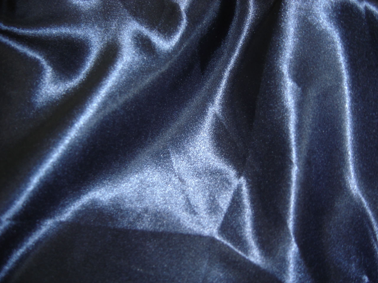 132" RND NAVY SATIN