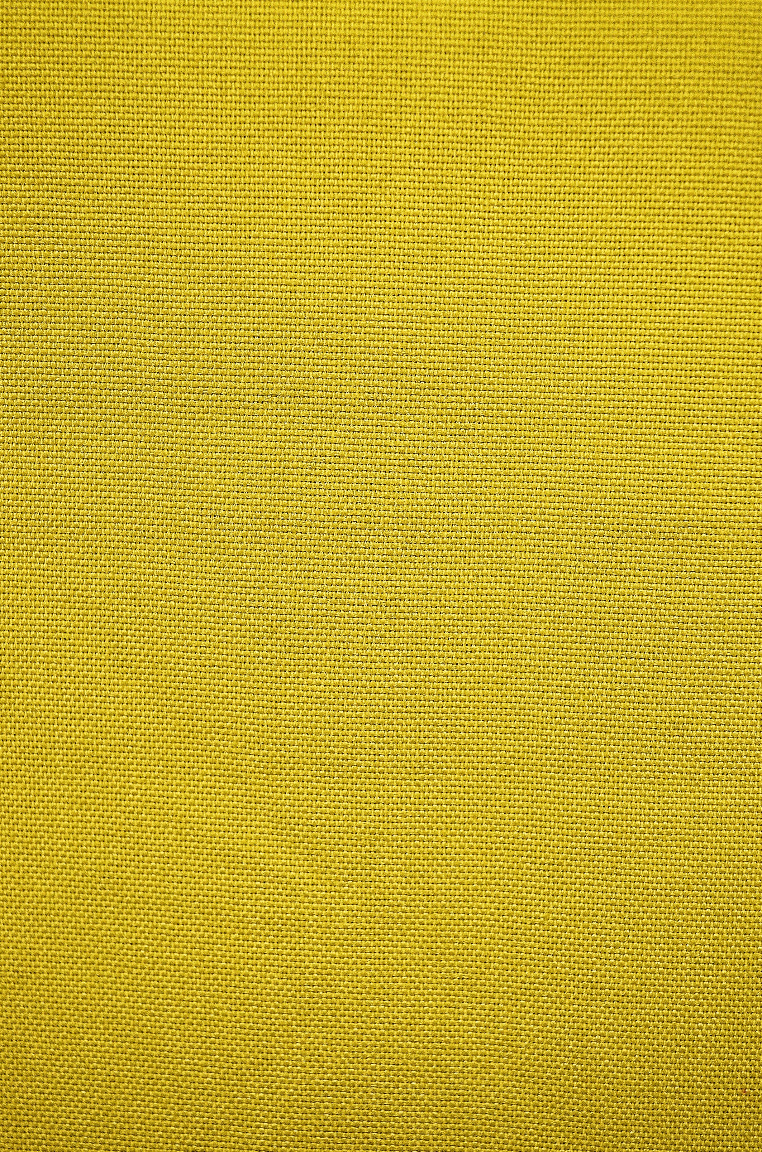 120" RND BRIGHT YELLOW LINEN