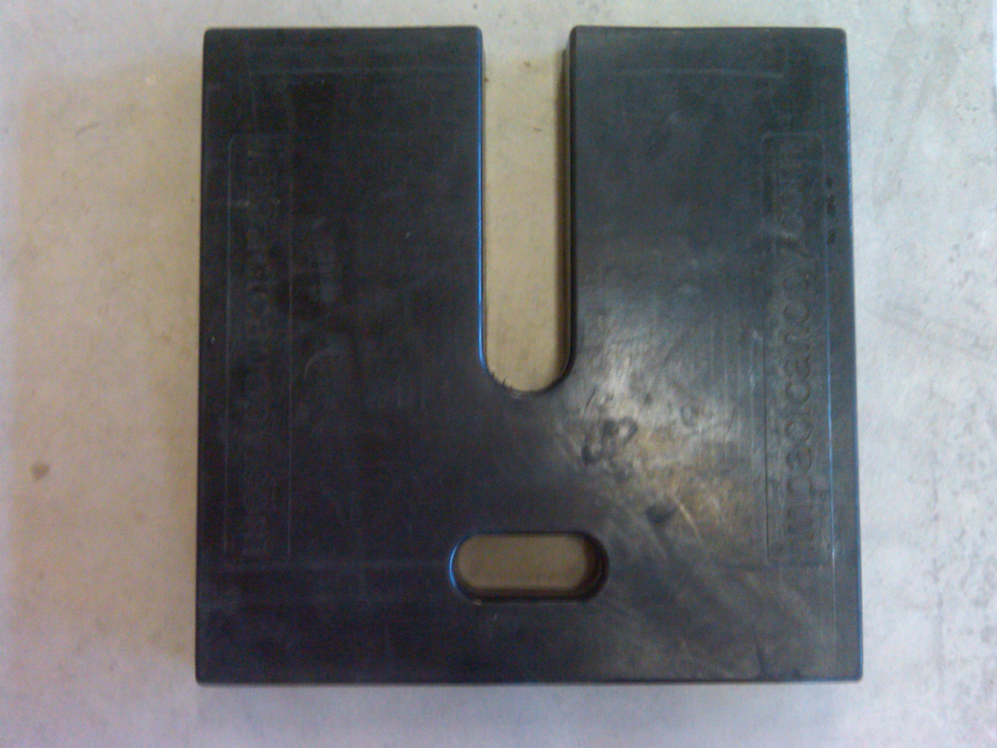 20 lb RUBBER BASE 18"X18"